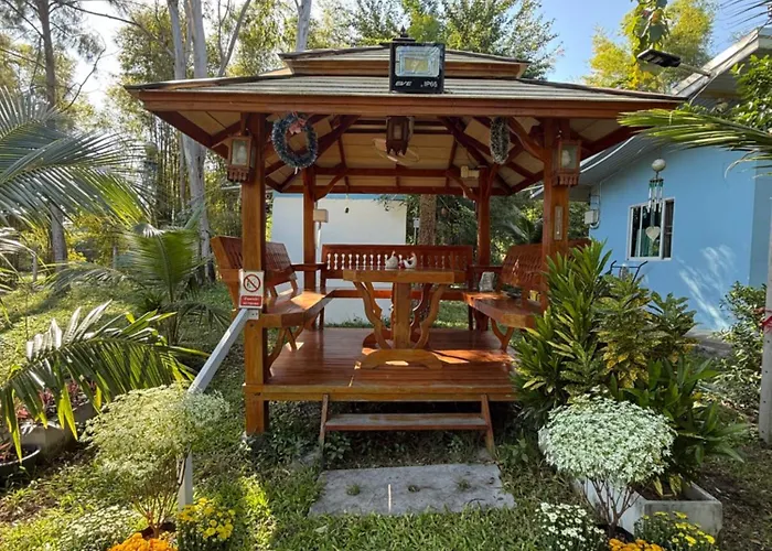 บ้านกลางสวนผึ้ง *