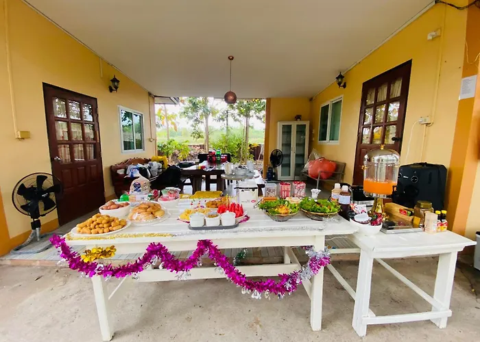 ฟาร์มสเตย์ บ้านกลางสวนผึ้ง Pong Yo