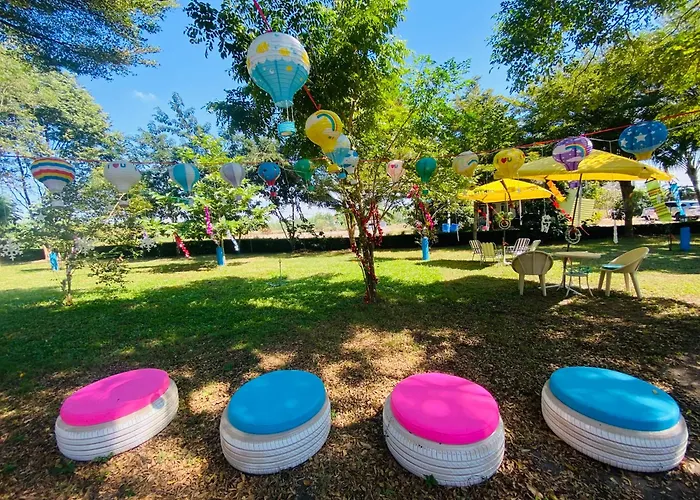 ฟาร์มสเตย์ บ้านกลางสวนผึ้ง Pong Yo