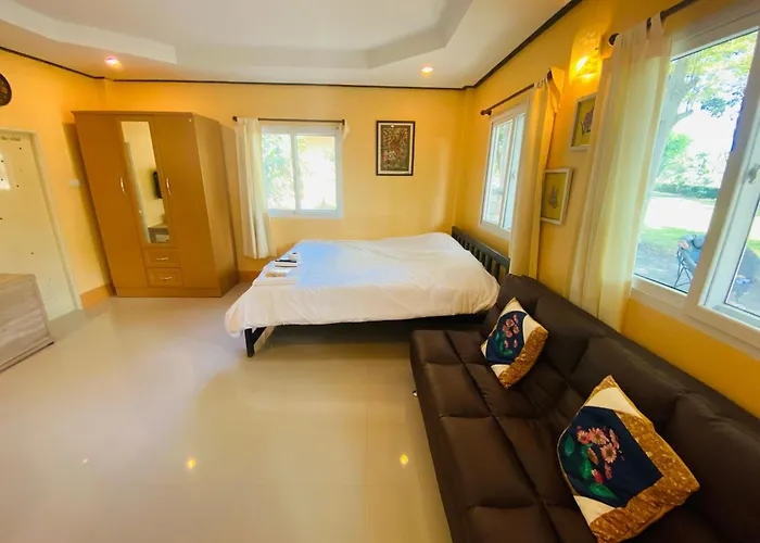 ฟาร์มสเตย์ บ้านกลางสวนผึ้ง Pong Yo