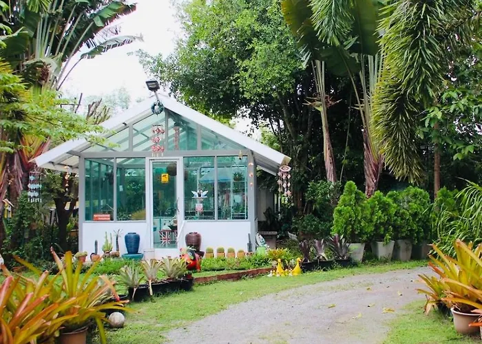 บ้านกลางสวนผึ้ง ฟาร์มสเตย์ *