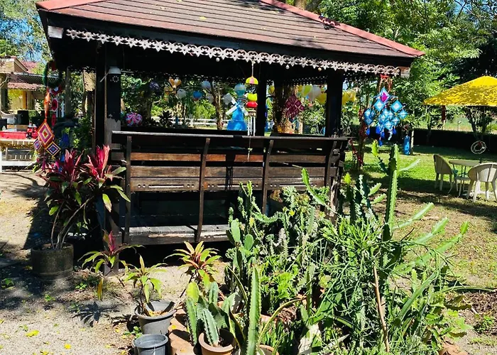 บ้านกลางสวนผึ้ง *